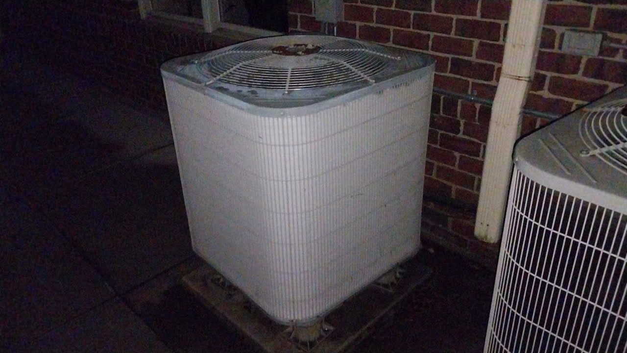 2005 Carrier 38BYG Heat Pump - Full Defrost Cycle (Steam Show)