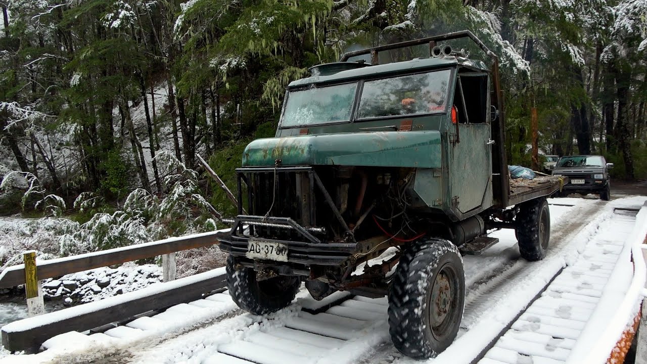 Camion off road al límite, nieve y frío extremo en ruta novatos Pucon  Villarrica AVENTURA 4X4