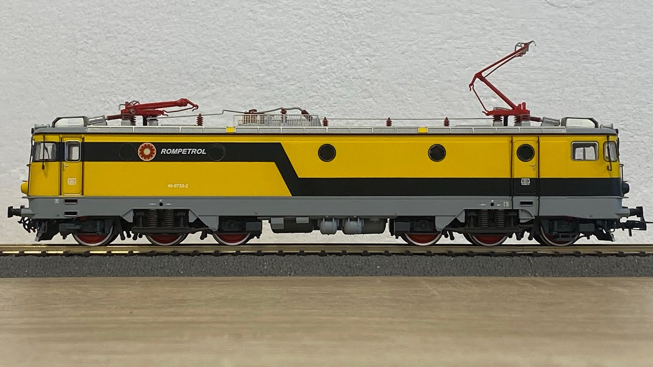 Diorama din subsol prezenta un unboxing la locomotiva 060 EA Rompetrol