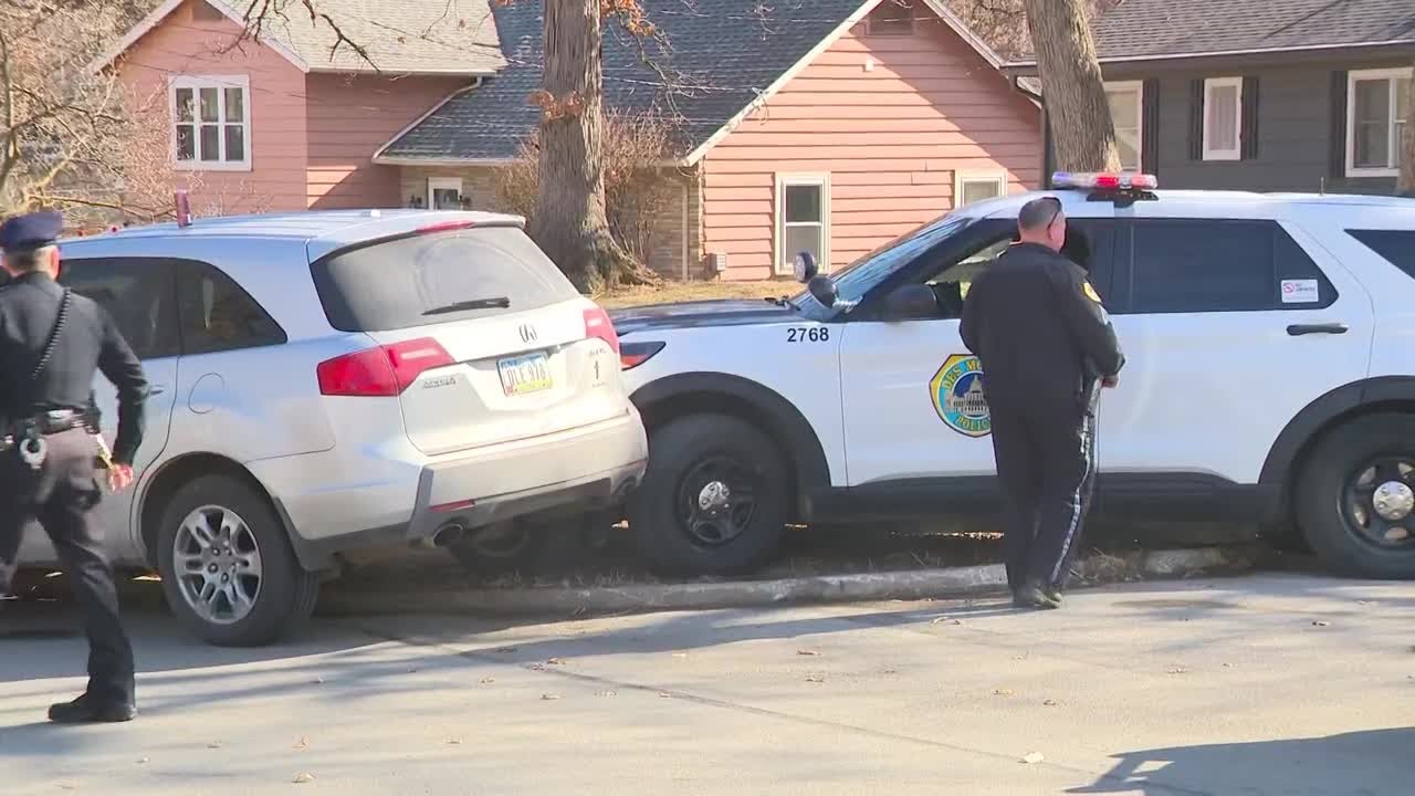 Driver in custody after leading chase in Des Moines