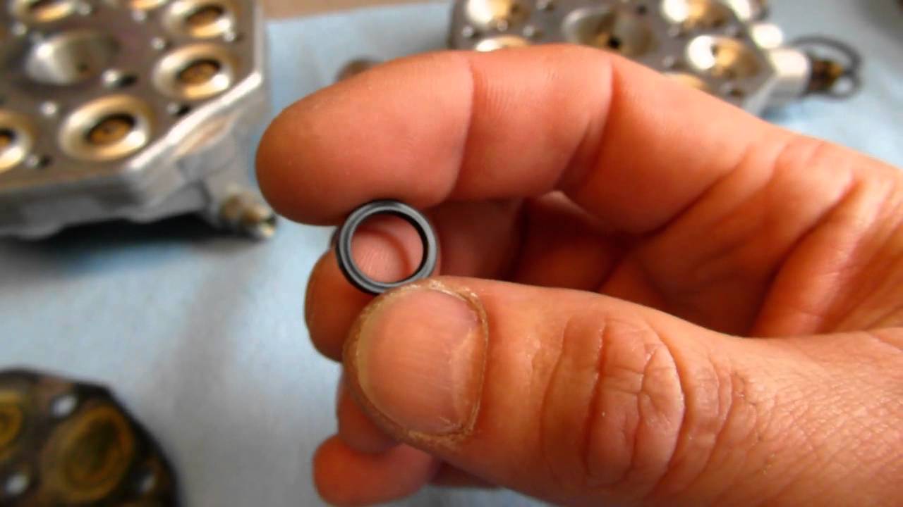 Mercedes fuel distributor. Part 2. Inside the unit and rebuild kit
