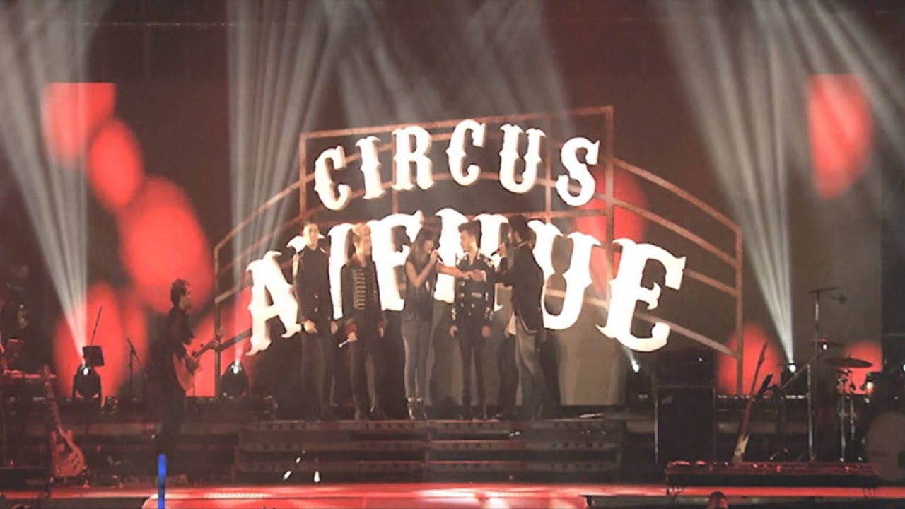 Auryn - Me Gusta ft. Vanesa Martín | Concierto Circus Avenue Night HD