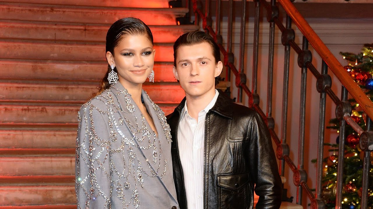 Zendaya pose avec Tom Holland et ses parents pour une rare photo de famille