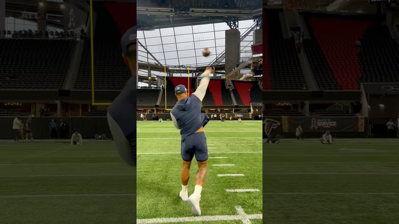 warmin&rsquo; up in hotlanta 🥵 #dallascowboys #dalvsatl # warmup #dakprescott #shorts