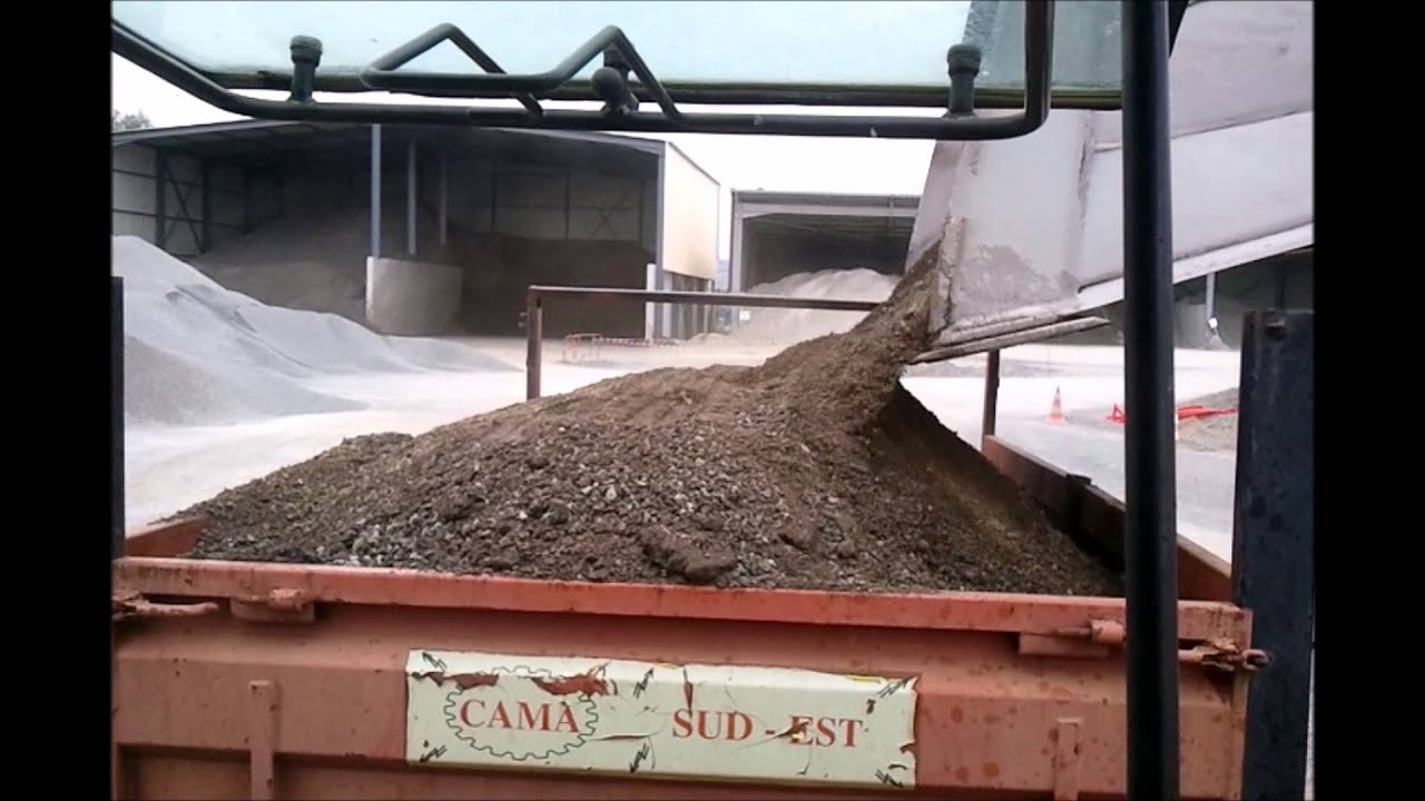 Transport de gravier | Massey Ferguson 3085 [SOUND]