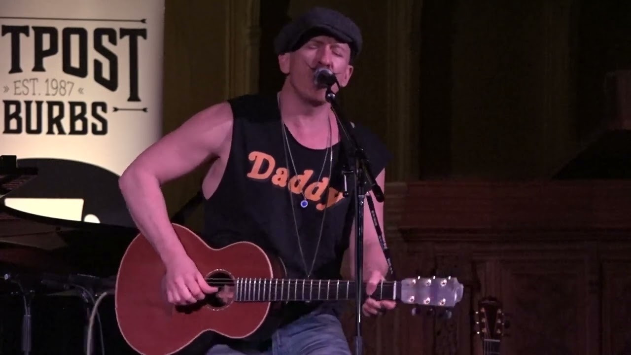 Foy Vance performing 