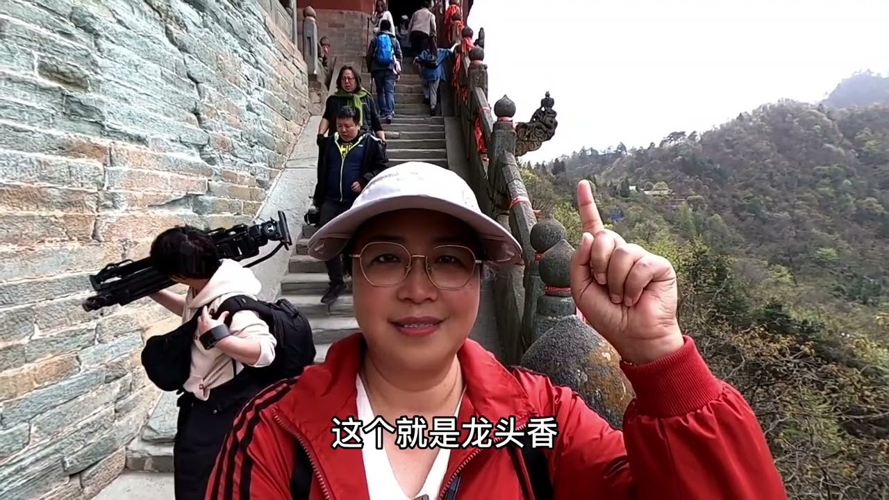 游武当山第二天，第一次亲眼看到道士做法，龙头香没点功夫真不敢上