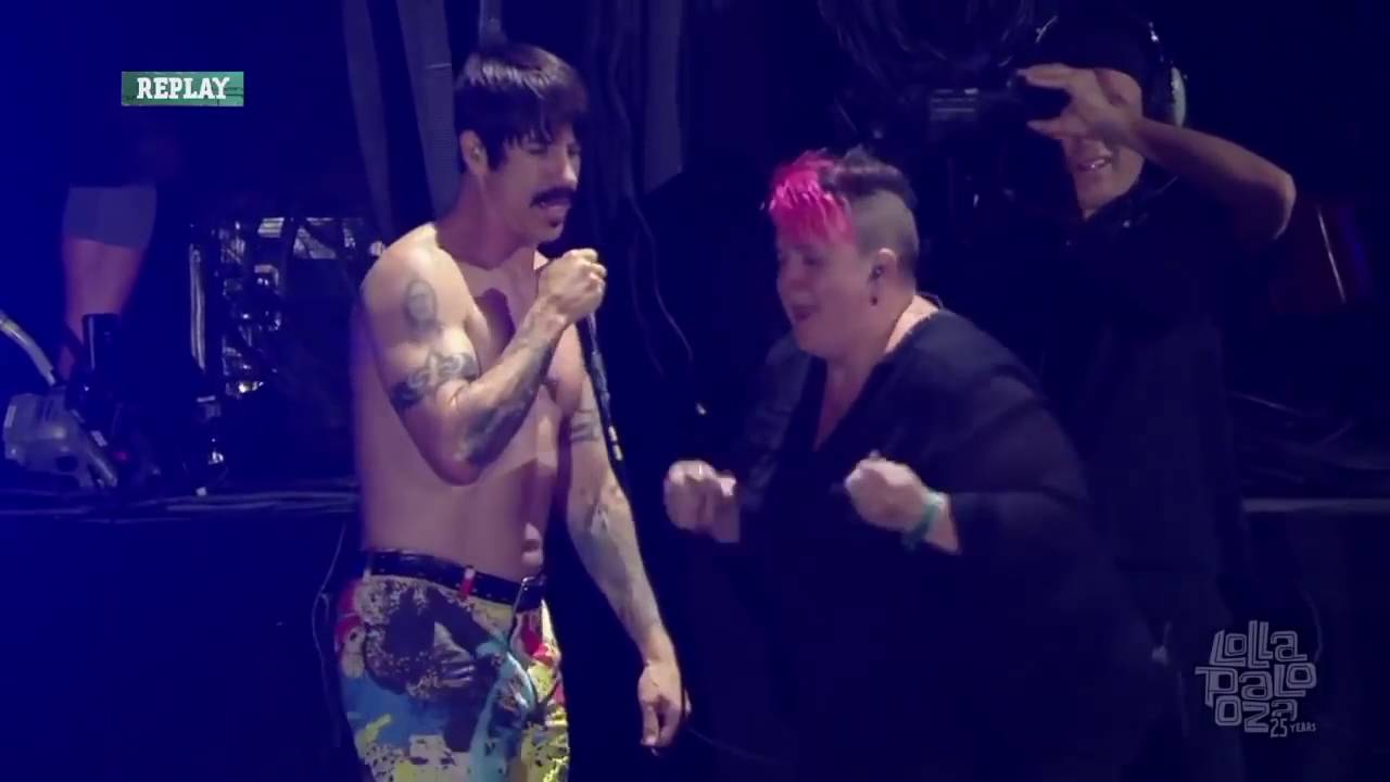 Under the Bridge - Red Hot Chili Peppers in ASL (American Sign Language) Lollapalooza 2016