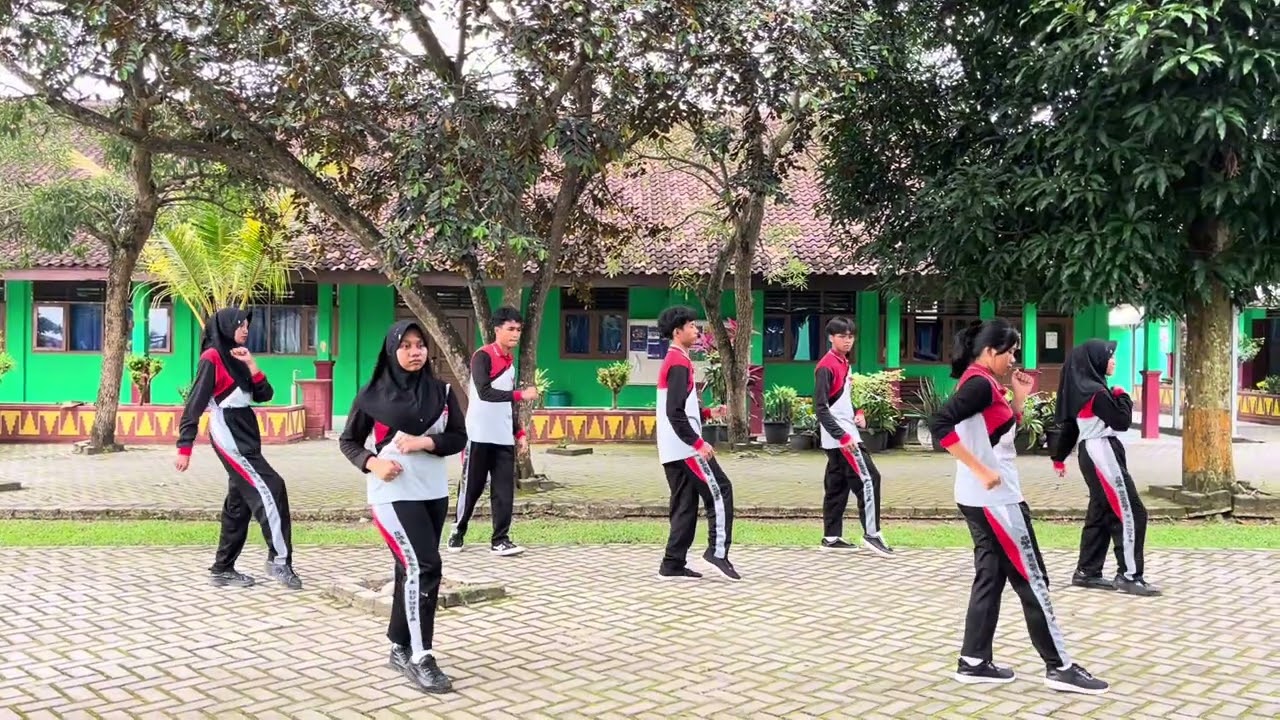 SENAM KREASI XII.7 KELOMPOK 2