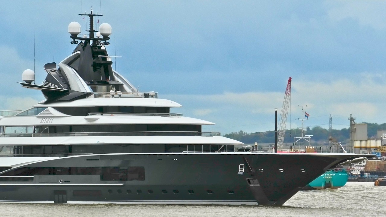 Superyacht KISMET arrives at TILBURY