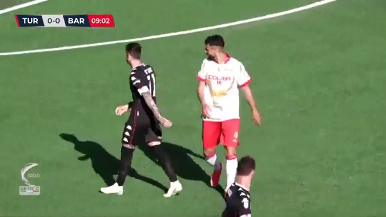 Calcio: scontri tra tifosi di Bari-Lecce, Daspo per 17