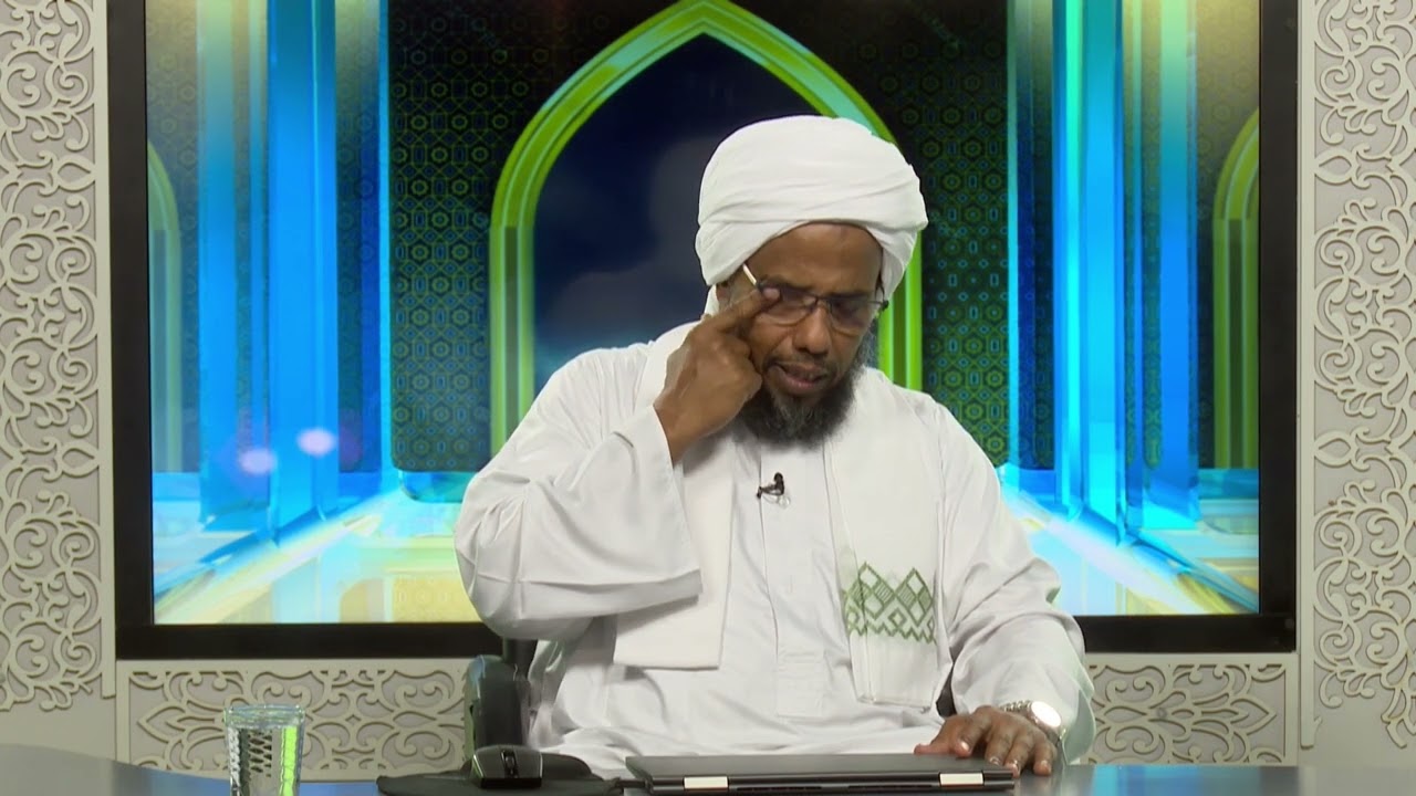 تفسير : وَمَن كَفَرَ فَلا يَحْزُنكَ كُفْرُهُ إِلَيْنَا مَرْجِعُهُمْ فَنُنَبِّئُهُم بِمَا عَمِلُوا