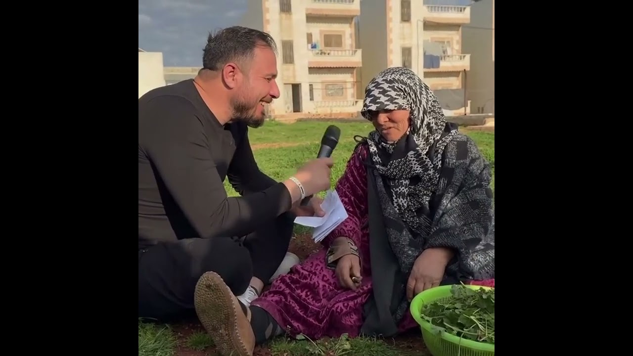 تربي سبعة أيتام بلا أب ولا أم تبحث بين أعشاب الأرض عن طعامهم تبيع نصفه لتجهز النصف الآخر