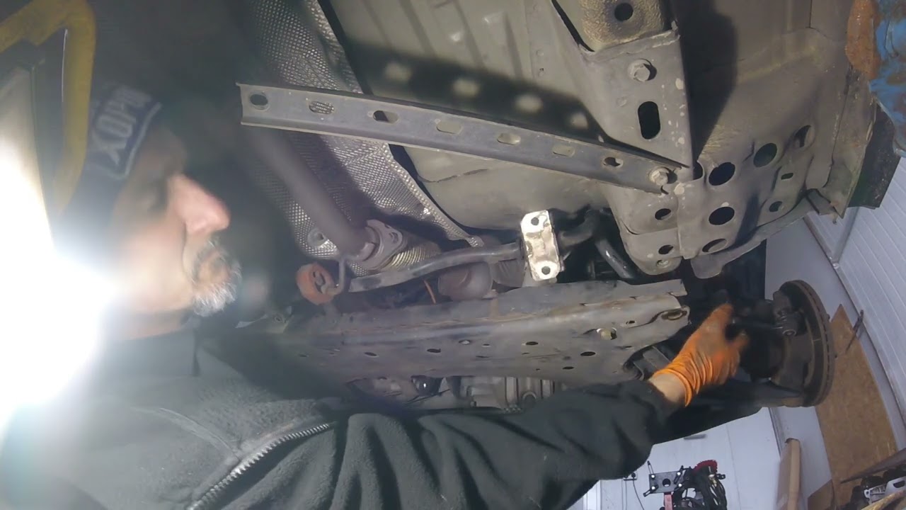How to remove the cross stabilizer bar Ford Fiesta