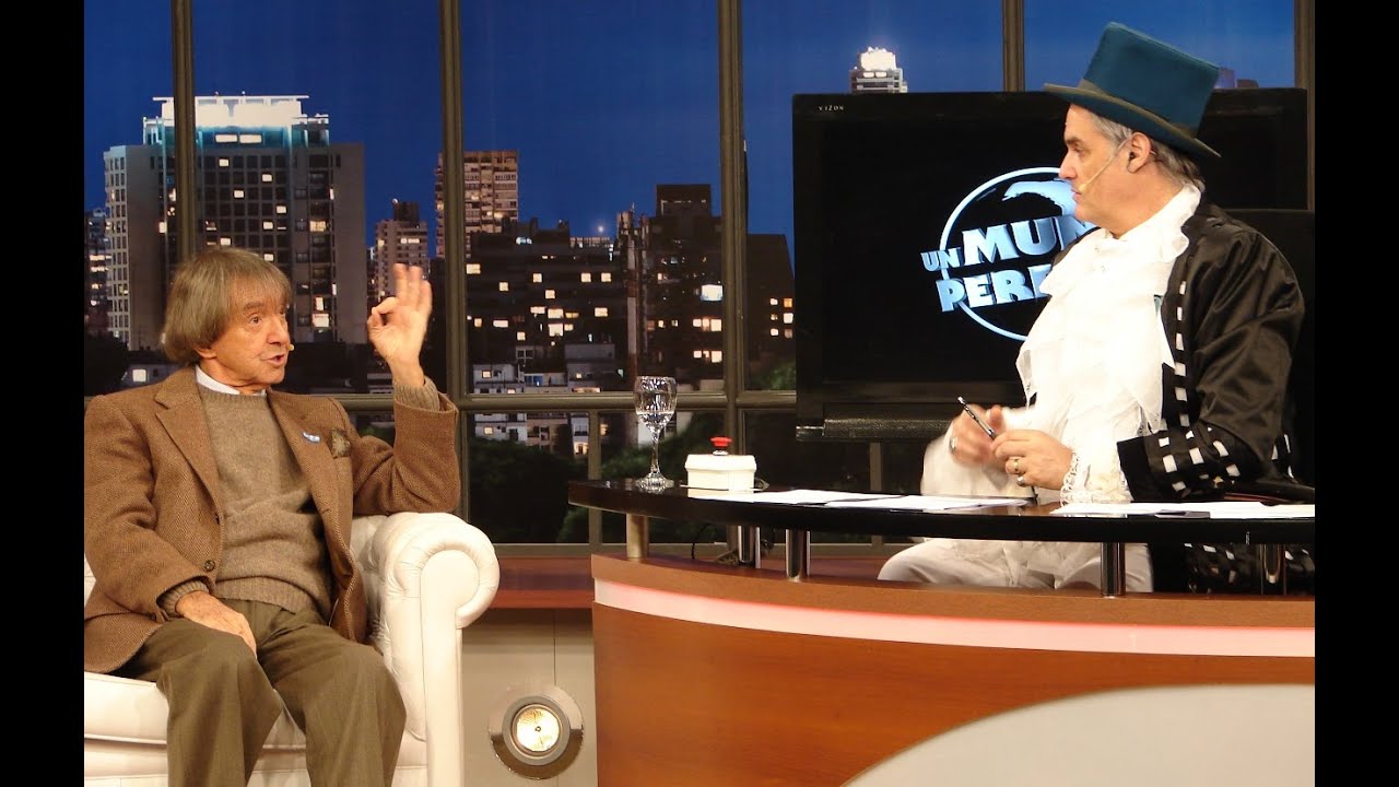 CARLITOS BALA - UN MUNDO PERFECTO con Roberto Pettinato tras recibir el MARTIN FIERRO - 25-05-2011