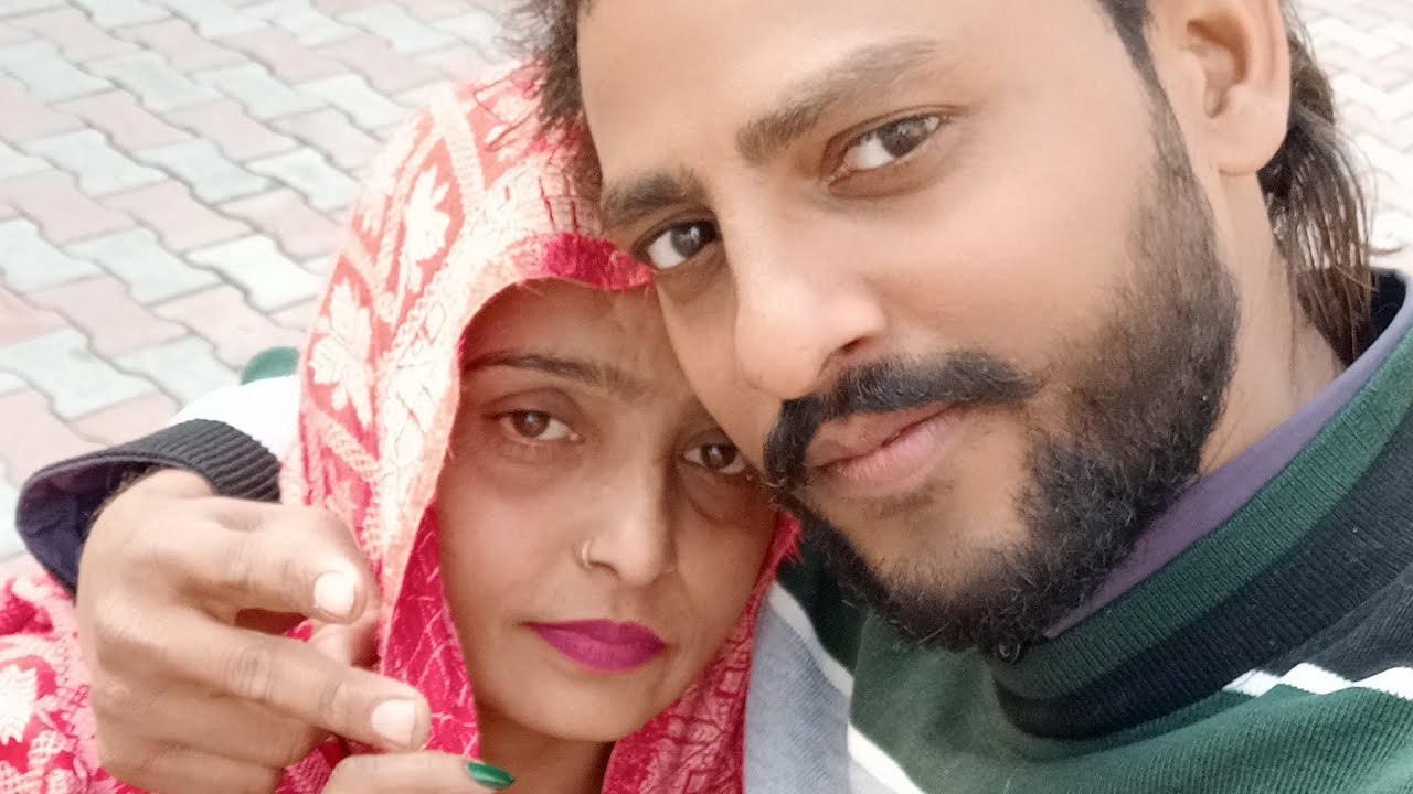 पति ने सेक्सी ममता की कमर #comedy #comedyfilms ♥️🙏🌾🌹