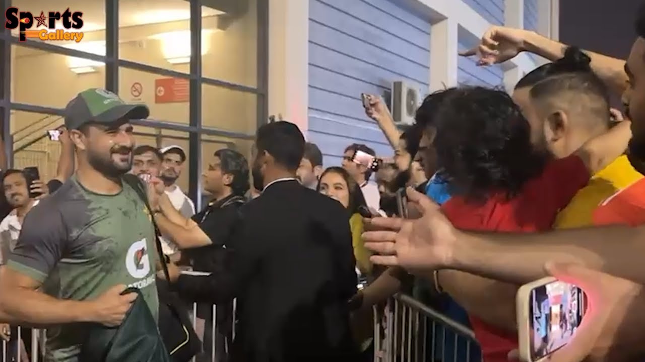 Pakistani & Indian Fans Take Selfies with Sahibzada Farhan | Pakistan Team Leaves For Hotel