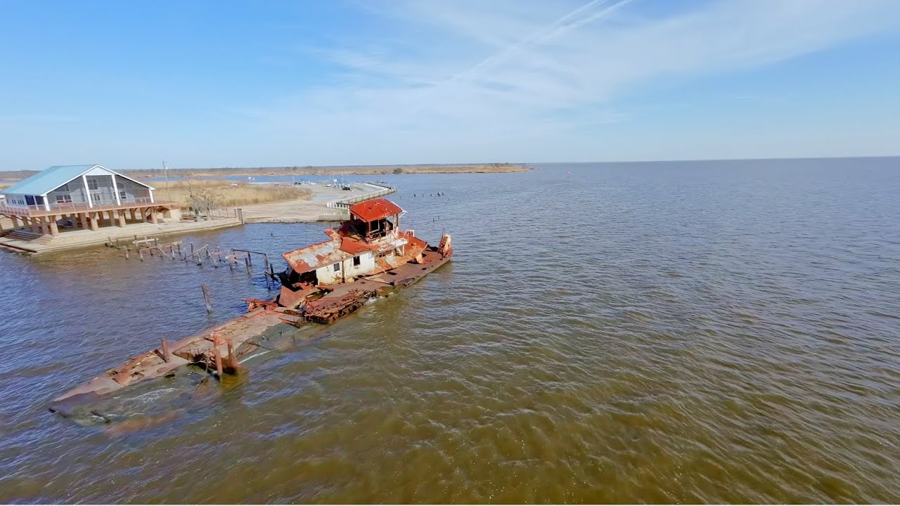 Madisonville, LA at the mouth of the Tchefuncte River. Abandoned ship footage.