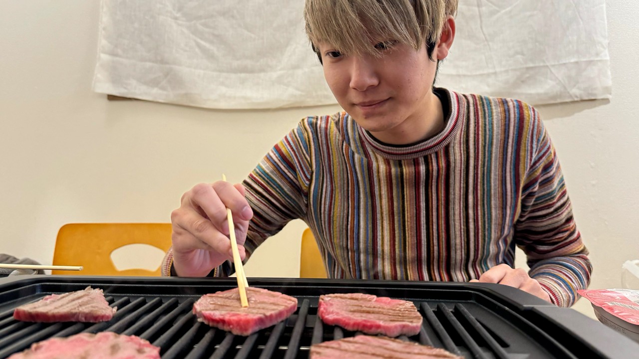飯野がメンバーに最高の焼肉を焼くそうです