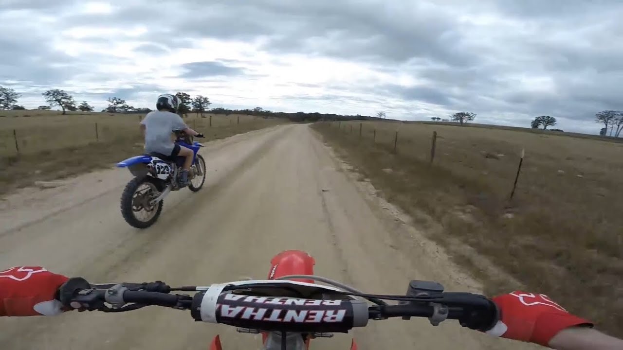 125 2 Stroke VS 250 4 Stroke DRAG RACE - Which One Is Faster?