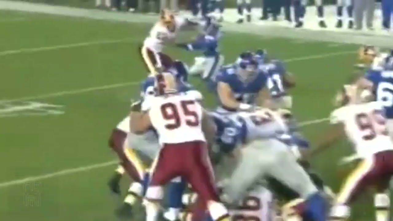 Tiki Barber scores his 68th & final career regular season touchdown in Week 17, 2006