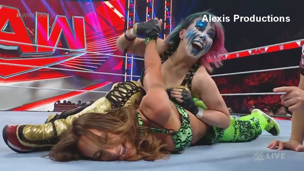 WWE Women's Wrestlers Finishers 2023