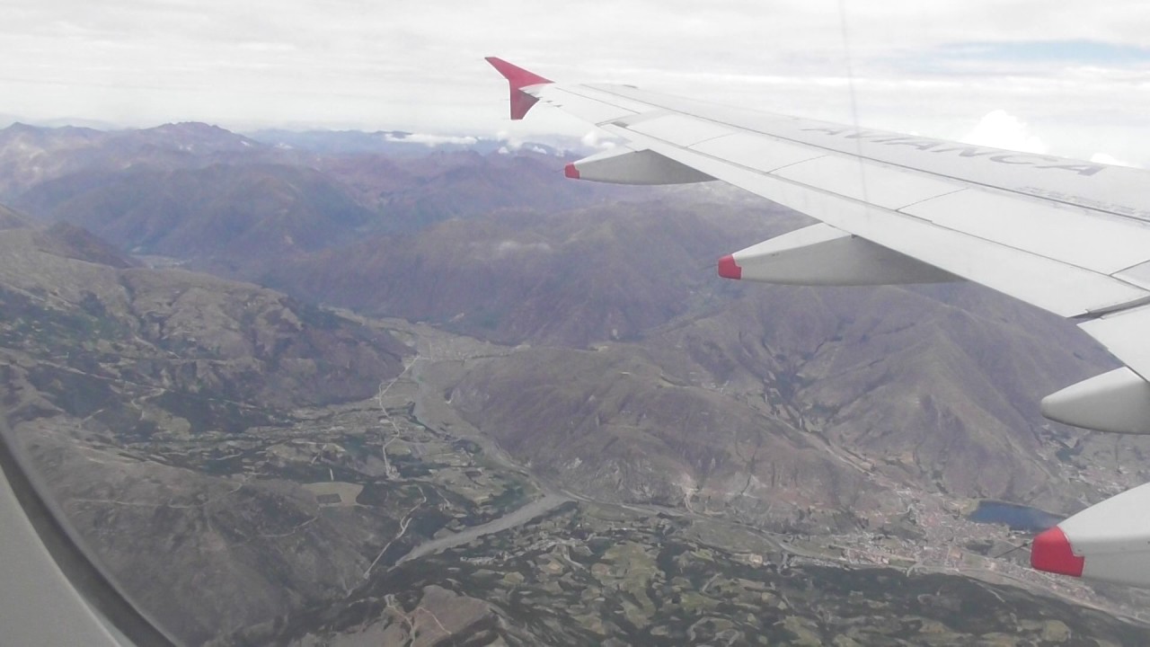 Llegando a Cusco por avión, vuelo Avianca, Bogotá, Colombia-Cusco, Perú