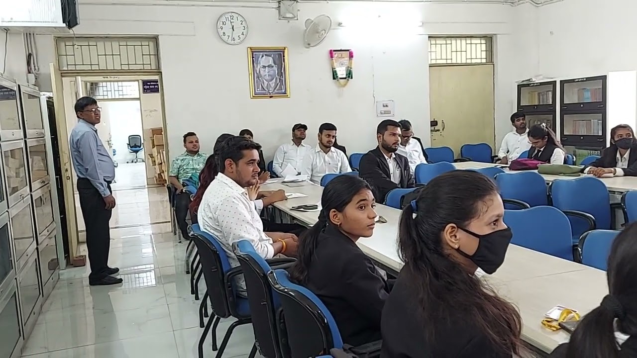 Smart phon Distribution in faculty of Law MGKVP By kumudlata tripadhi CJM,Varanasi