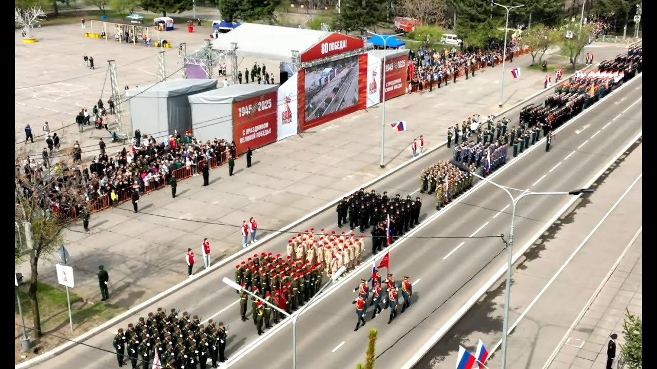 Прохождение парадных расчетов и военной техники в Биробиджане 9 мая 2025