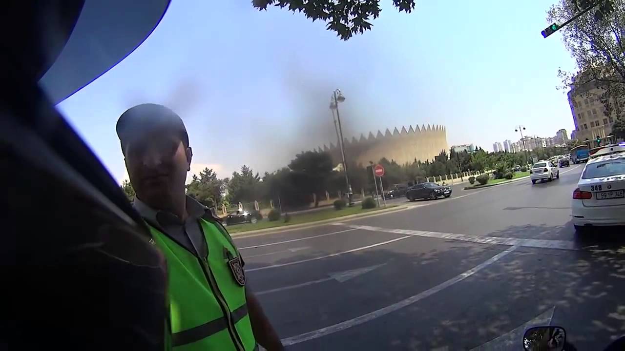 Motoskiletçi YPX-ya qanunu izah edir və ya 90 AP 400-dən gələn göstəriş