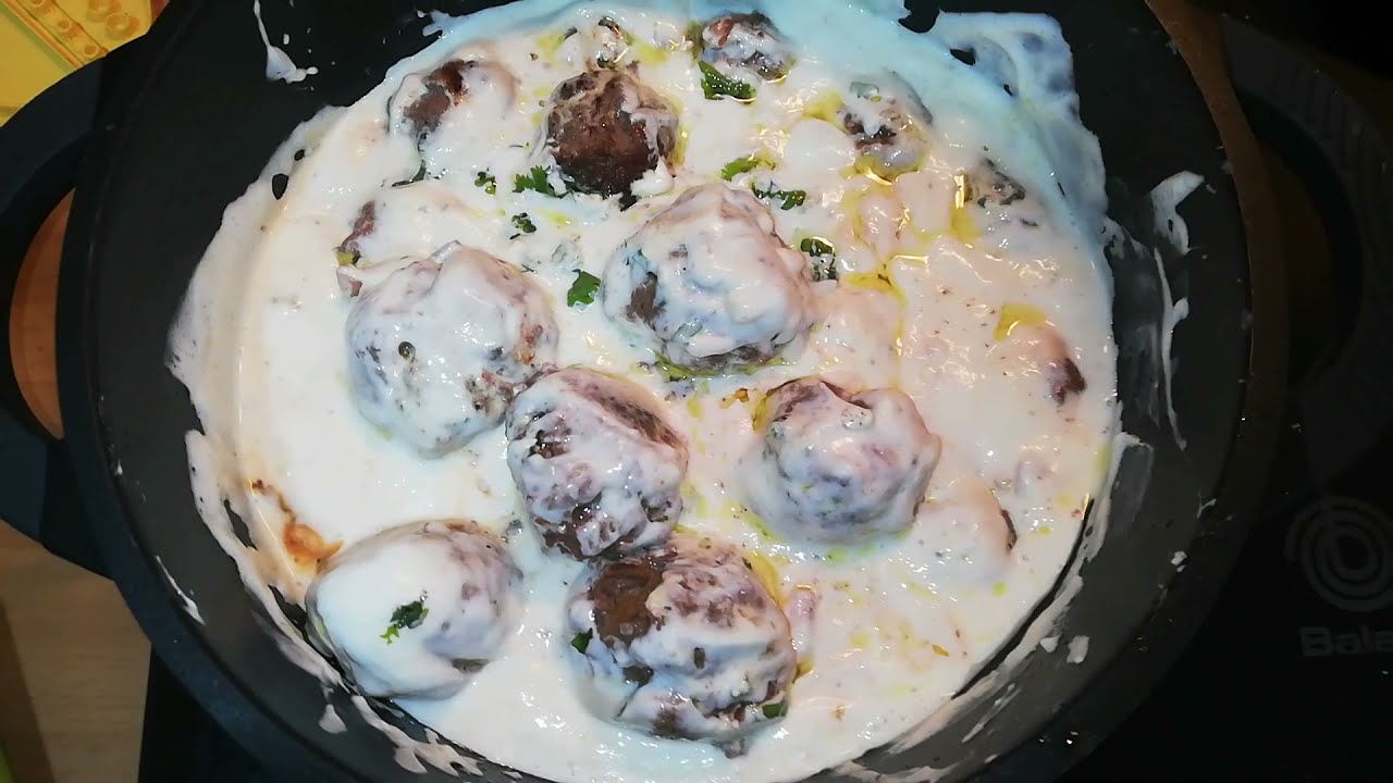 ALBÓNDIGAS CON SALSA DE YOGUR