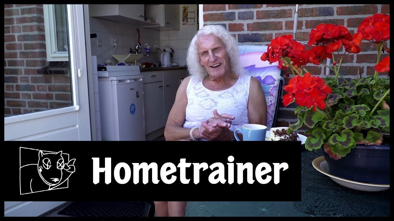 Dirkje is veel bezig met haar uiterlijk | Man bijt hond