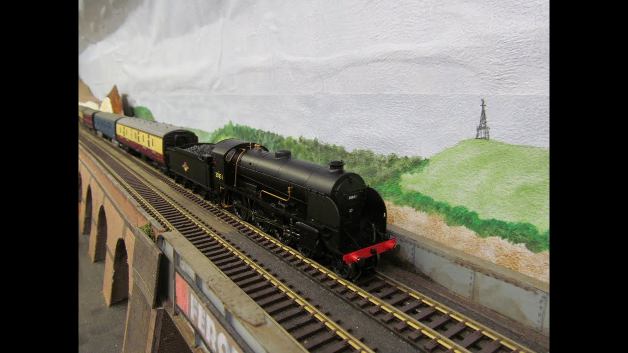 Buckland Junction Loft Model Railway 119. Adding more layout Scenery and a Locomotive Run Session