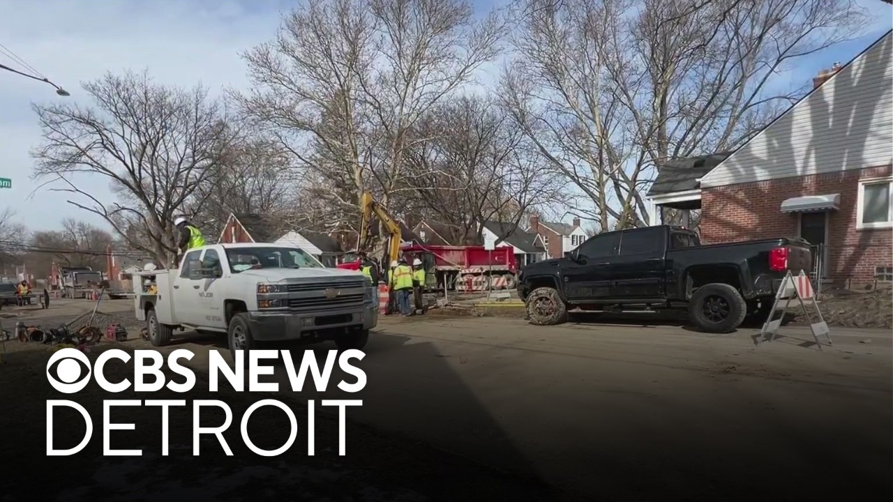 Detroit residents shocked by massive sinkhole