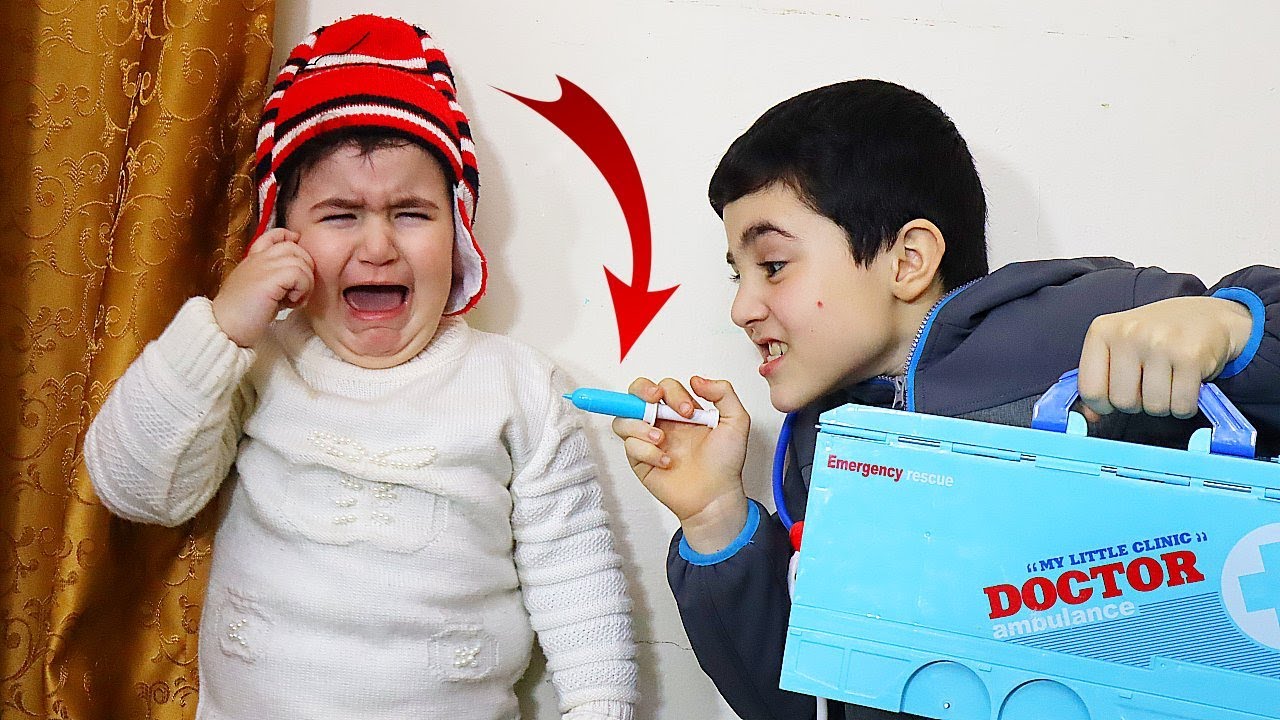 celina and hasouna pretend to be doctor  - - سلينا وحسونة