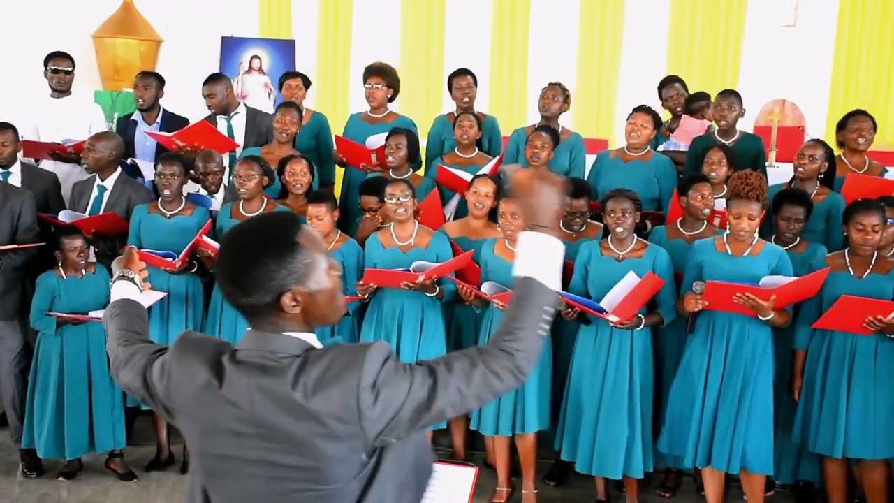 Dusingize Imana By MUGABE J.J. Bertrand. Performed by Amis de la Croix Choir Byumba