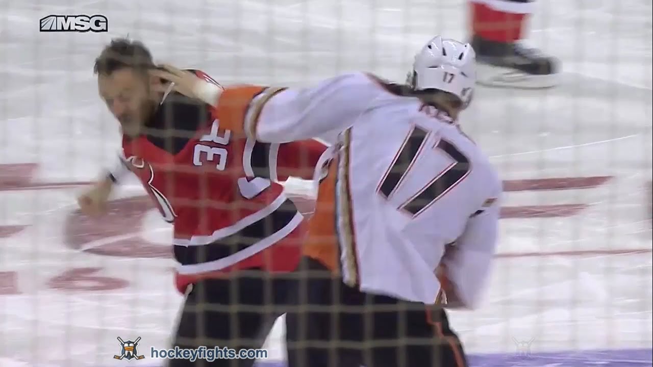 Ryan Kesler vs Vernon Fiddler Oct 18, 2016