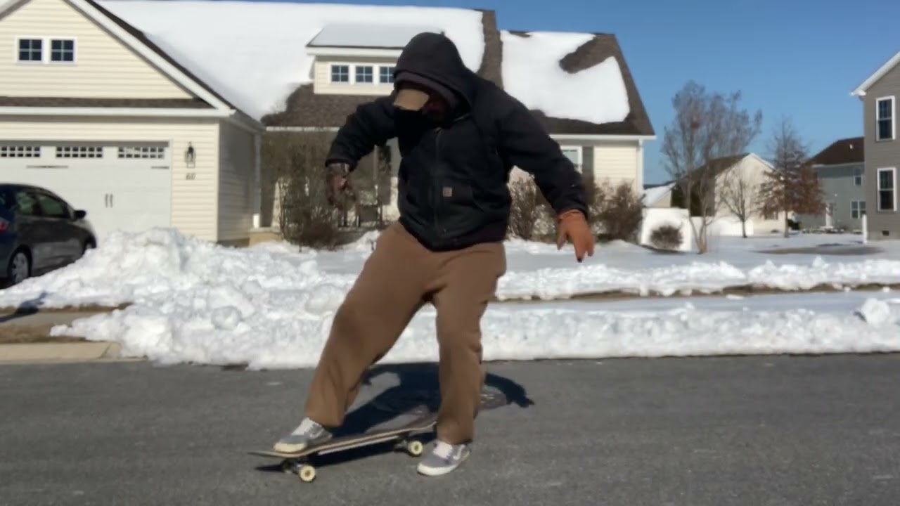 Skateboarding in this frozen wasteland 🛹🧊❄️☃️