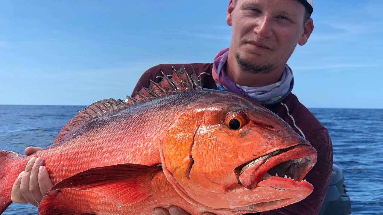 Une GROSSE CARPE ROUGE et un Skipper pas comme les autres ! Pêche extrême à Madagascar.