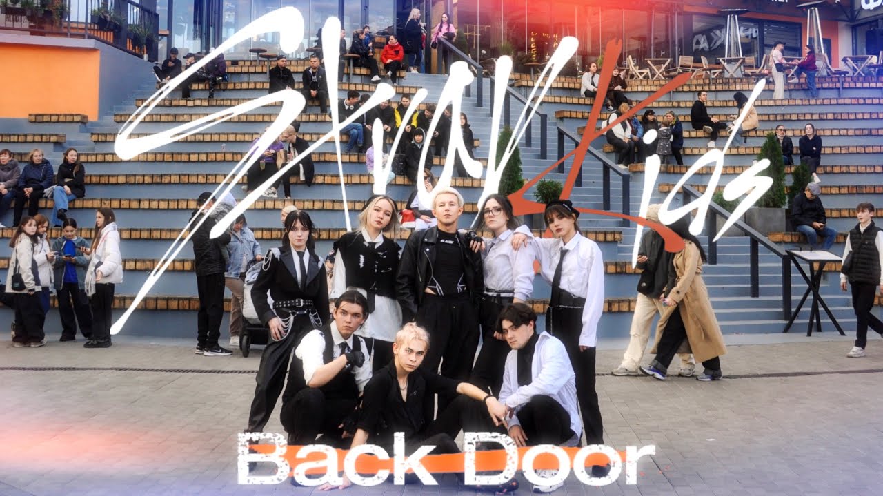 [K-POP IN PUBLIC] Stray Kids - 