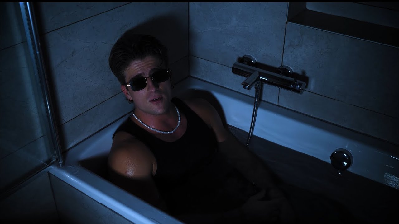 Etra - Sottoacqua (Official Video)