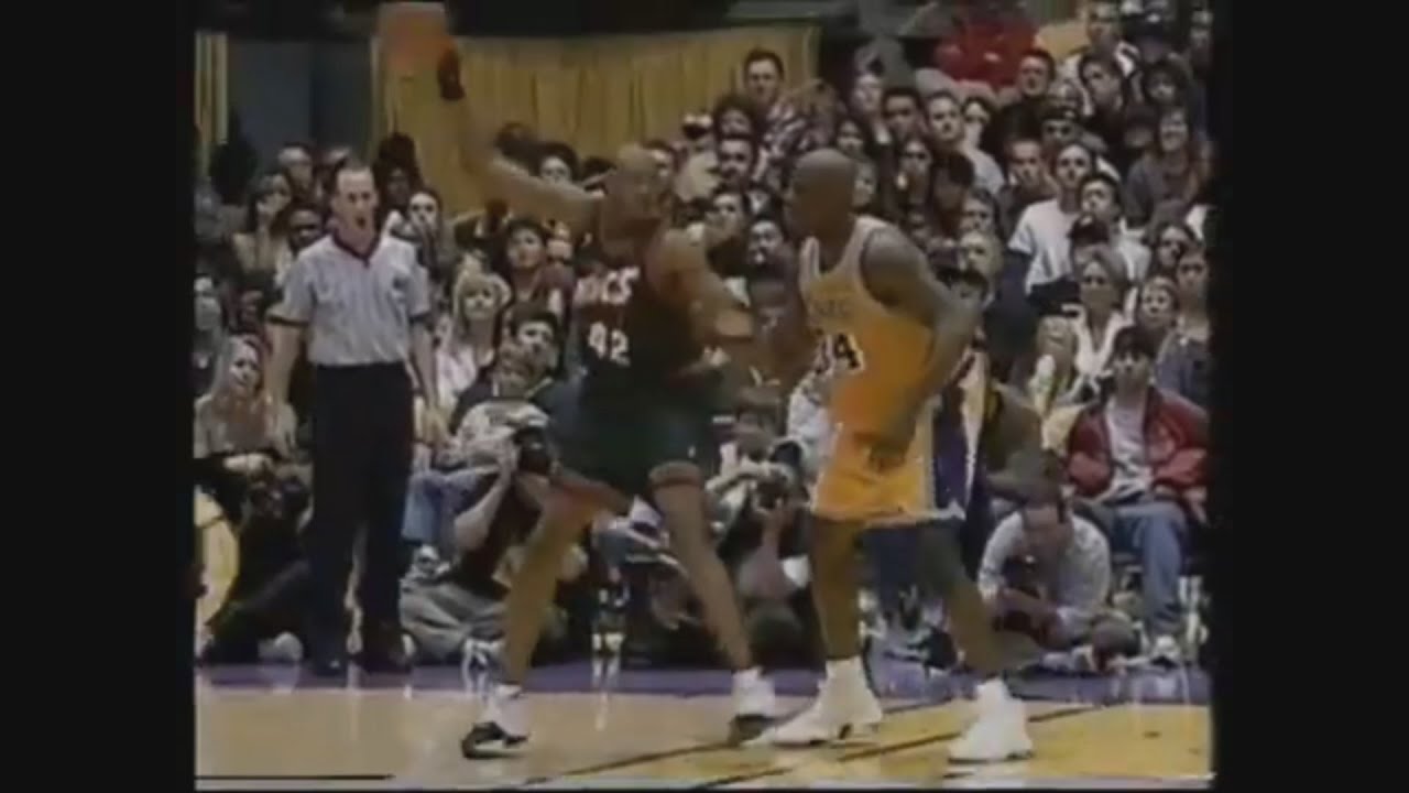 Some Vin Baker Highlights @ Lakers, 1999.  27 Points.