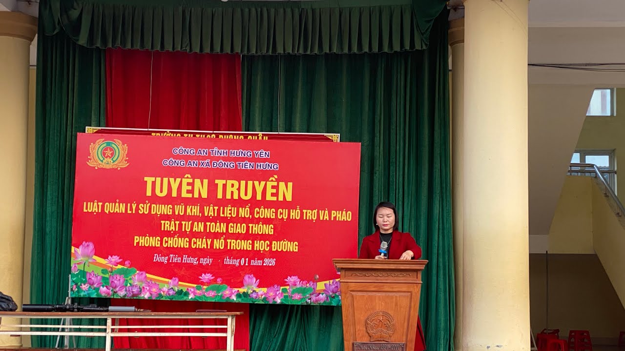 Trường TH&THCS Phong Châu ngoại khóa ATGT, PCCN, vũ khí, vật liệu nổ