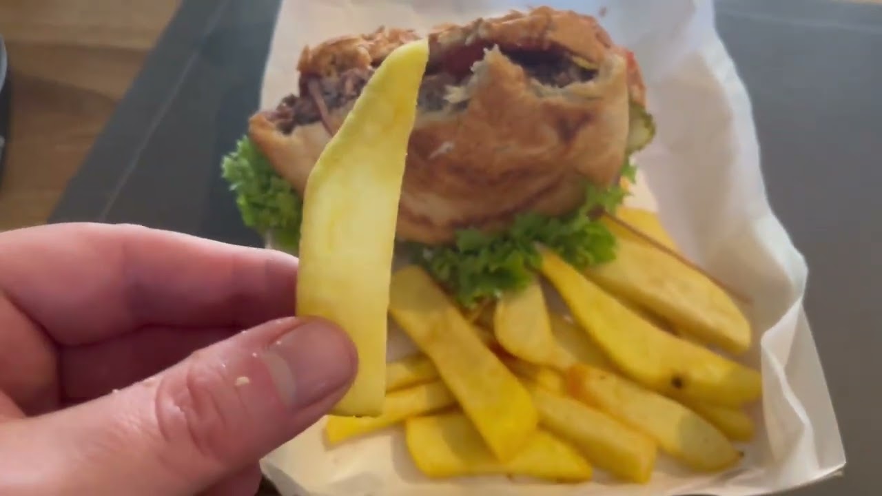 SZOK CENOWY - BURGER I FRYTKI ZA 27 ZŁ - NAJCZĘŚCIEJ POLECANA KNAJPA W ZIELONEJ G&Oacute;RZE - BURGER HOUSE