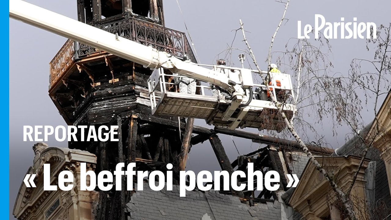 Fragilisé par l'incendie, le beffroi de la mairie du XIIe démonté pièce par pièce