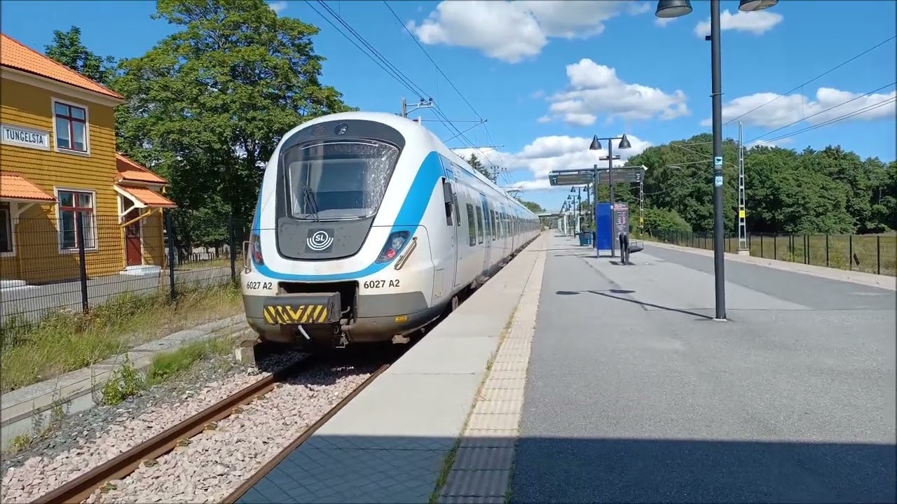 Tåg på Tungelsta station