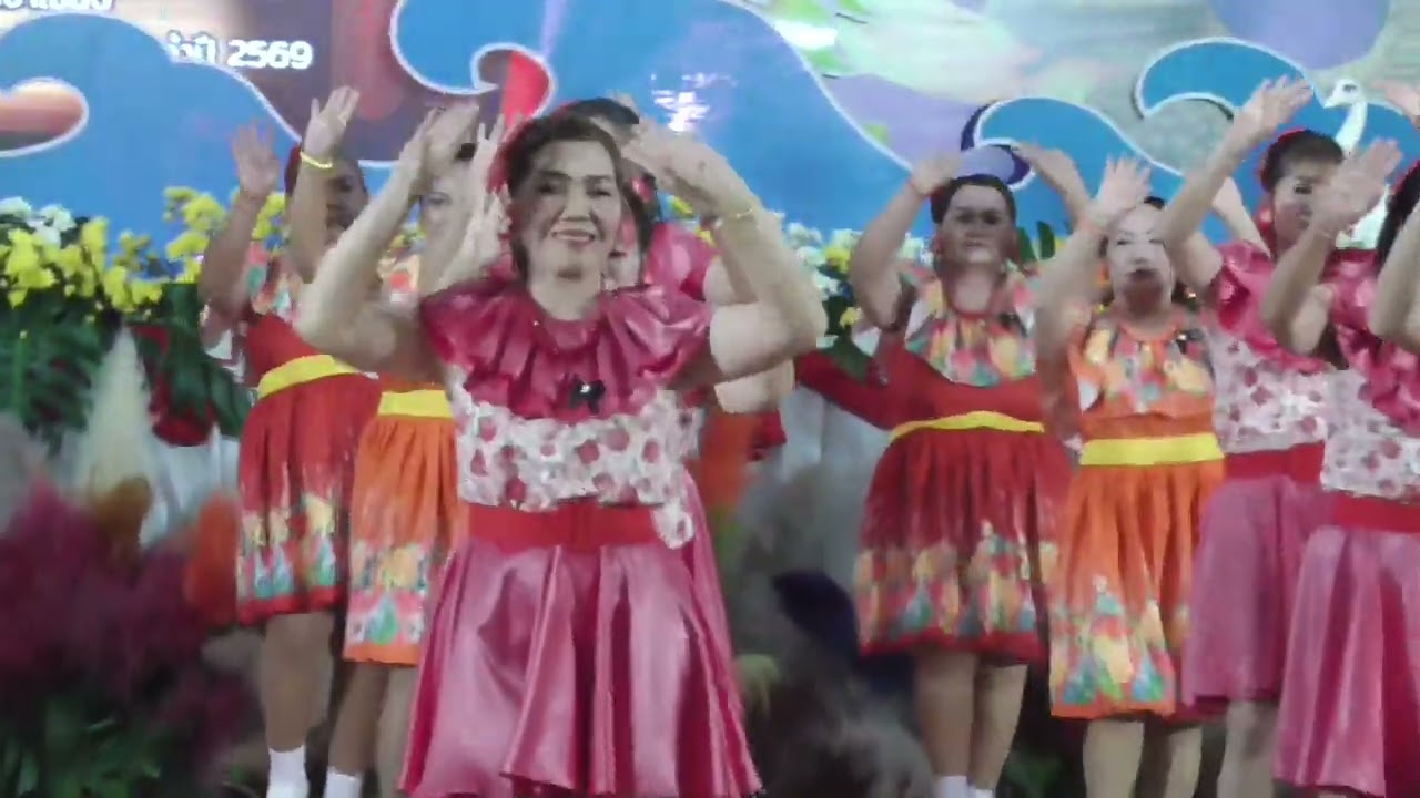 💃🎶 การแข่งขันรำวงย้อนยุคสุดมันส์! ทีม เทศบาลเมืองดอกคำใต้