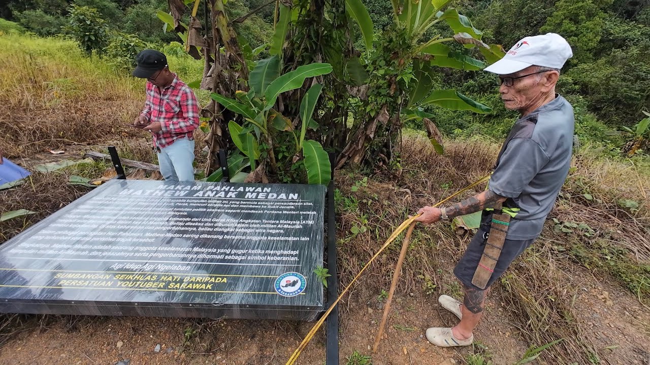 LORI BARANG SAMPAI TURUNKAN PAPAN TANDA DI MAKAM PAHLAWAN MATHEW MEDAN //