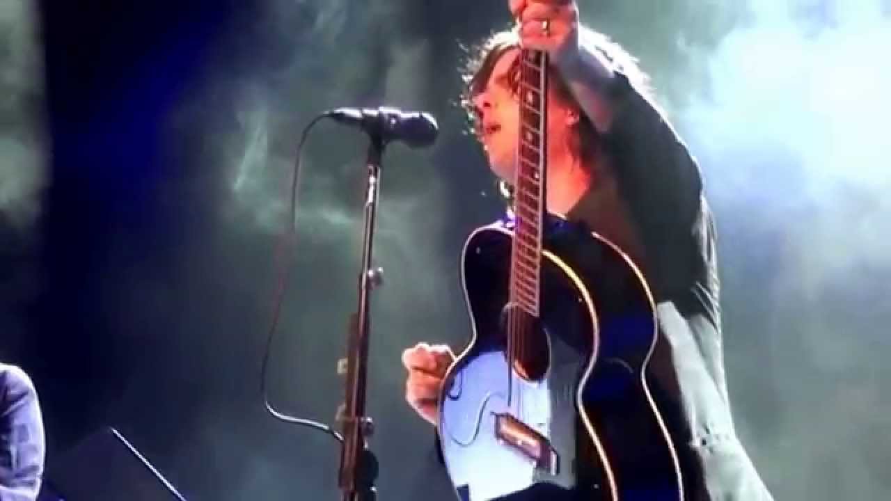 [HD] Holiday - Billie Joe Armstrong and Jason White (acoustic)