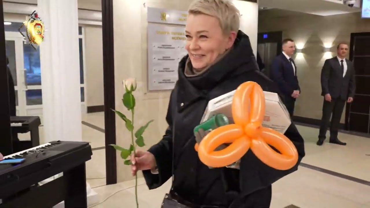 утро женщин УВД началось с цветов и поздравлений